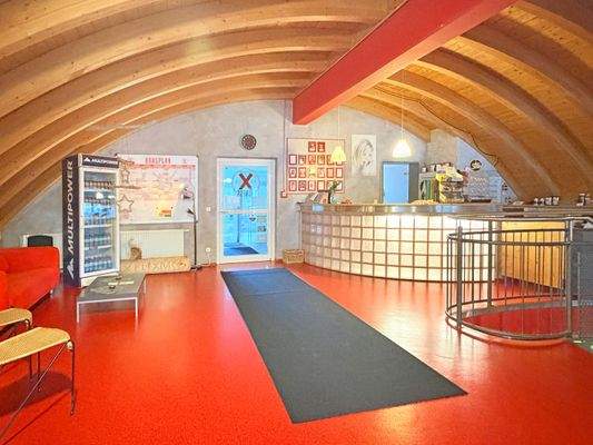 Aktuelle Nutzung als Fitnessstudio (Eingang)