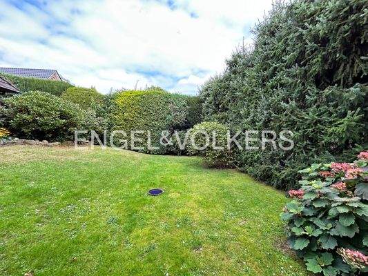 Das Grundstück - sichtgeschützt und herrlich eingewachsen