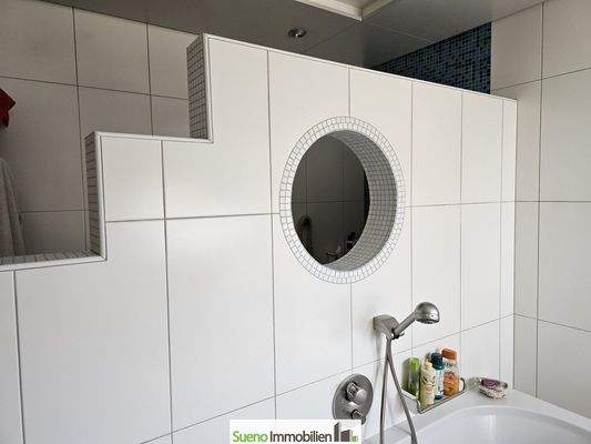 Begehbare Dusche abgetrennt