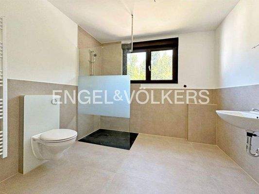 Tageslichtbad mit Dusche DG