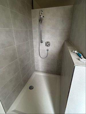 Bad mit großer Dusche