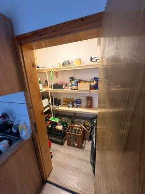 Küche Abstellraum.jpg