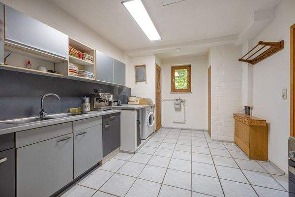 im geräumigen Hauswirtschaftsraum