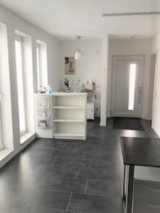 Blick zur Teeküche und Eingang