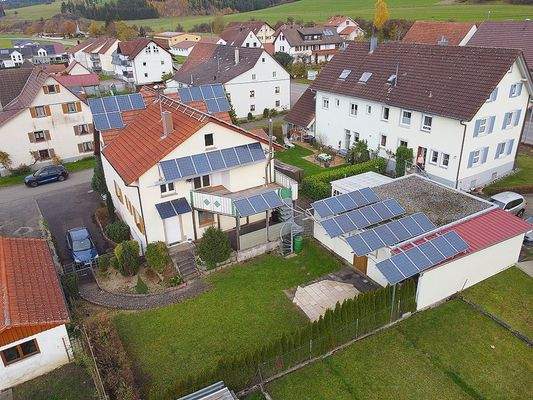 PV-Anlage auf Dach und Garage