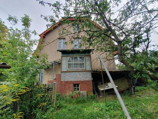 überdachter Treppeneingang zum Haus