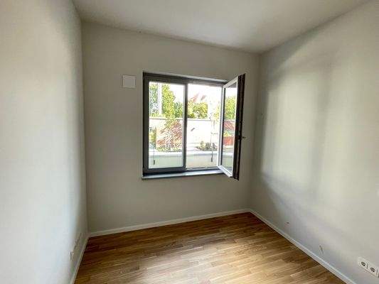 Helles Zimmer mit Fenster