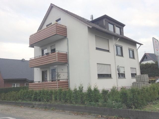 In diesem Wohnhaus in Hiddenhausen-Oetinghausen vermieten wir eine 3-Zimmer-Erdgeschosswohnung mit G