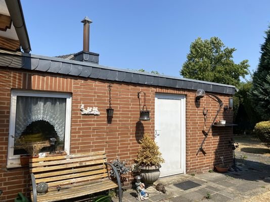  Garage mit Anbau