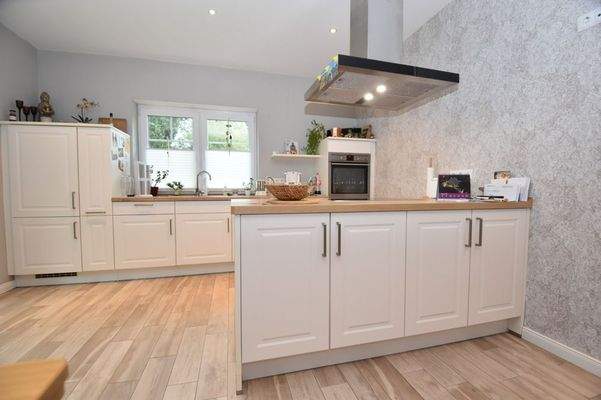 Küche mit Einbauküche