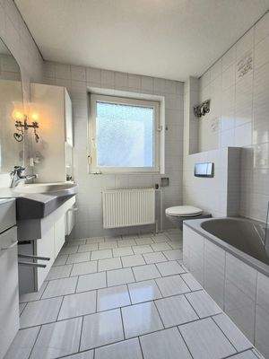 en suite Vollbad mit Fenster