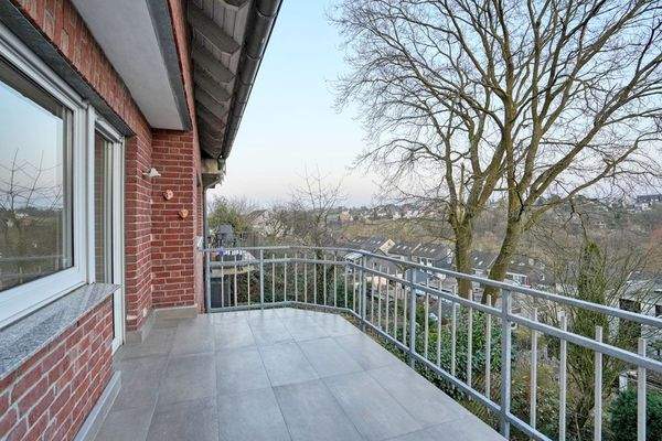 Balkon vor dem Wohn-/Essbereich