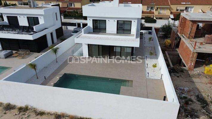 Detached House Close to San Juan Beach in Costa Blanca
