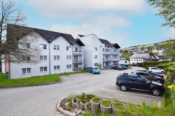 Ansicht Parkplatz vorm Haus