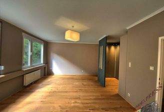 Schlafzimmer mit Ankleide