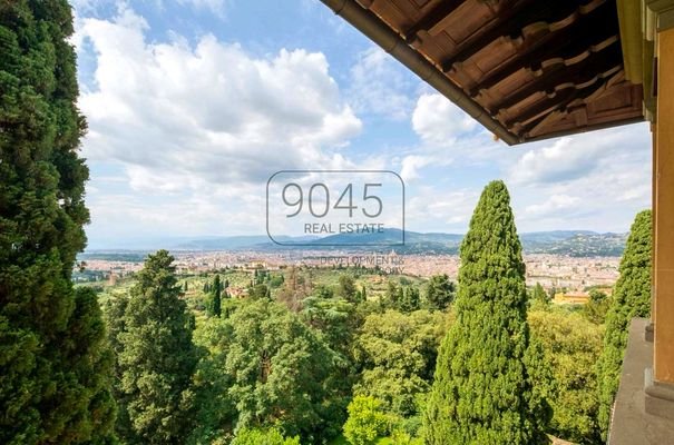 Secret Sale: Historische Villa in der Nähe vom "Piazzale Michelangelo" in Florenz