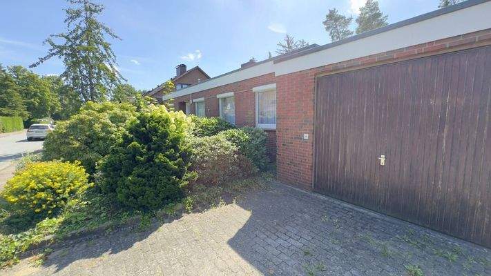 Garage und Stellplatz