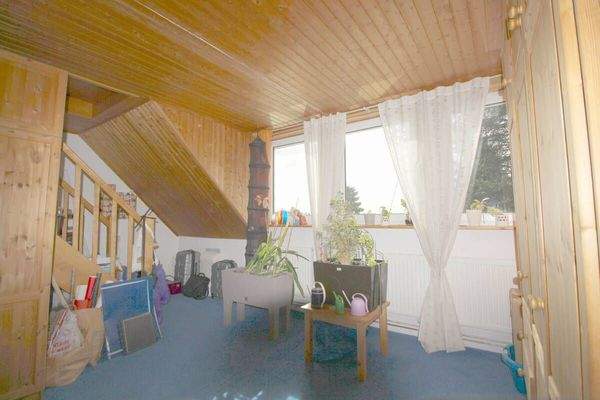 Atelierbereich mit 3 großen Sonnenfenstern