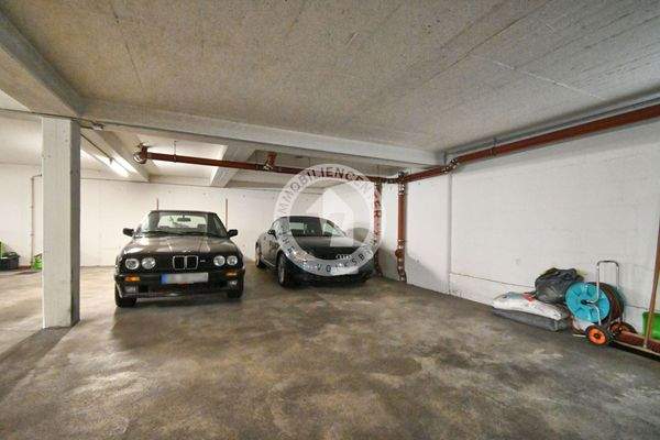 Tiefgaragenplatz (rechts)