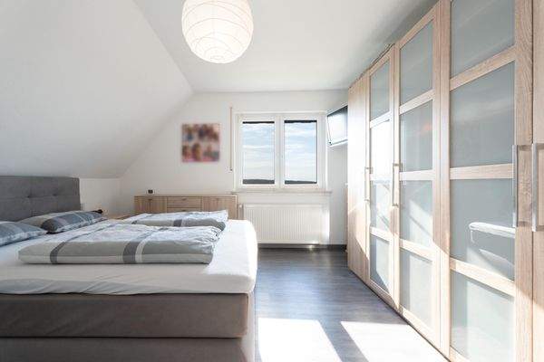 Schlafzimmer DG