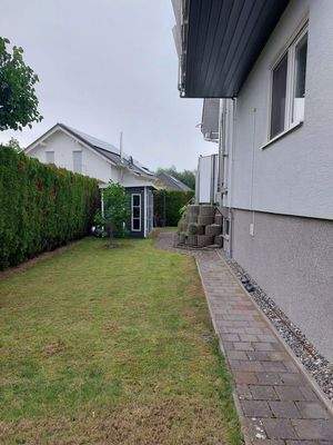 Linke Seite, Gartenhäuschen