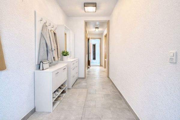 Diele Eingangsbereich virtuell gestaged