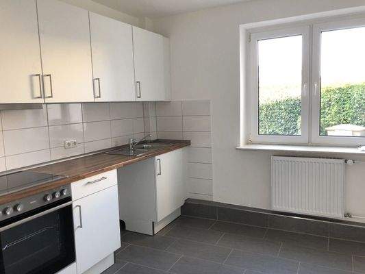 Neue Einbauküche mit Essplatz