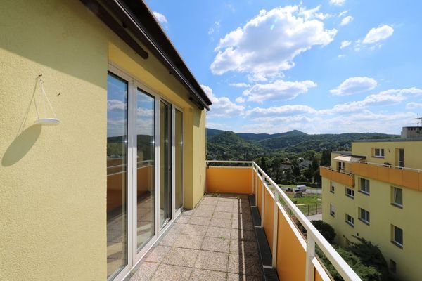 westseitiger Balkon mit Fernblick