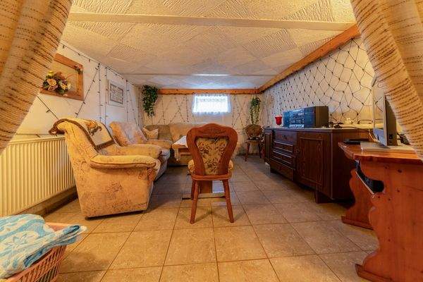 Keller kleines Wohnzimmer