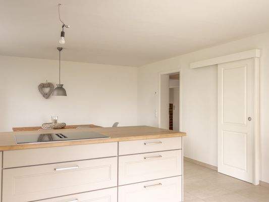 Mit Speisekammer und Schiebetür