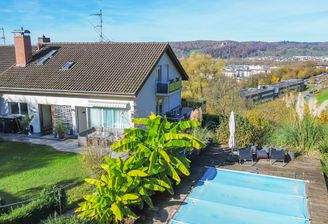 Traumhaus mit Einliegerwohnung und Pool am Waldrand