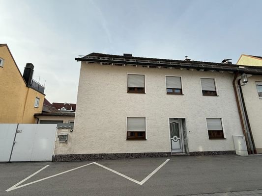 Vorderansicht Ostseite - Immobilien Baumeister Neu