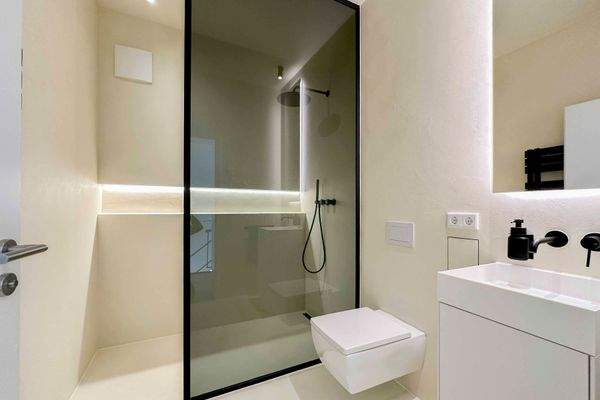 Kleines Badezimmer im 1. OG