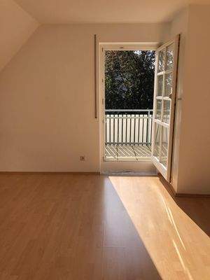 Zimmer 1 mit Balkonzugang