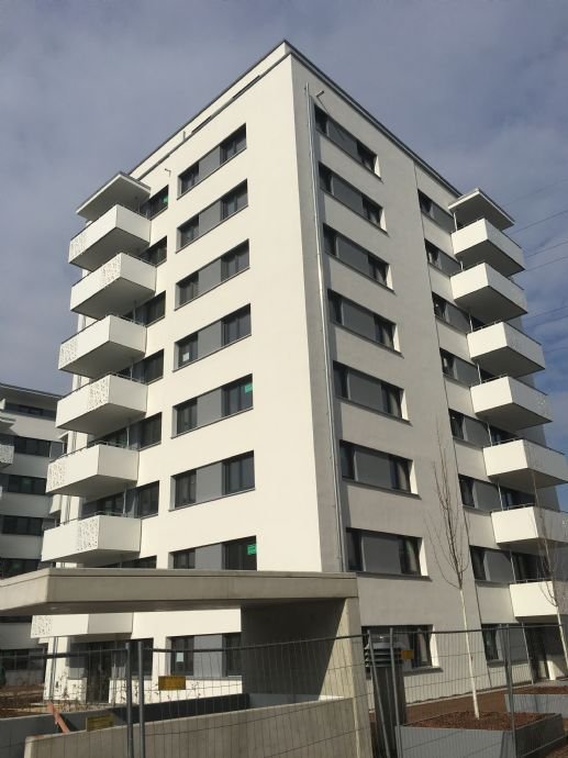 Neuwertige 3- Zimmerwohnung mit Balkon, EinbaukÃ¼che und Tiefgaragenstellplatz in Esslingen-BrÃ¼hl