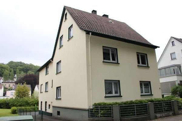 Wohnhaus mit zu vermietender Wohnung im OG 