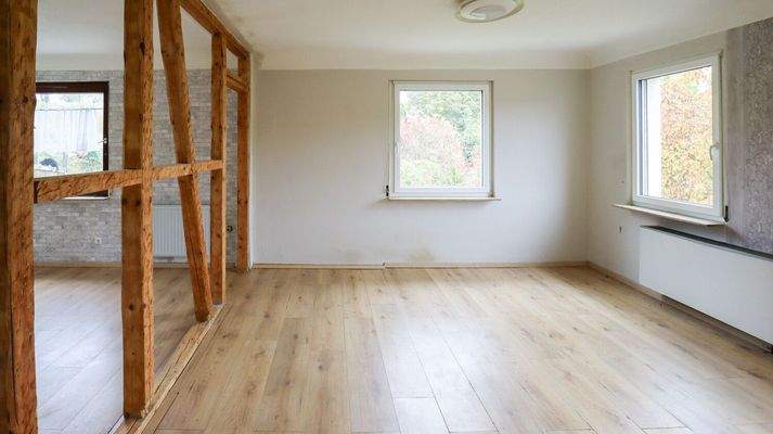 Wohn-/ Essbereich rechts