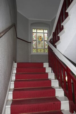 Treppenhaus mit Bleiverglasung