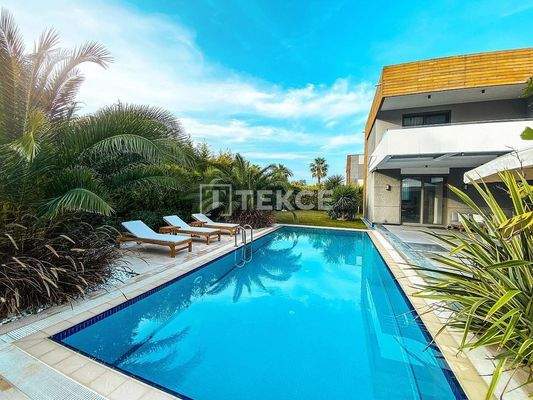 Detached Villa with Pool in Çeşme İzmir Close to Ilıca Beach