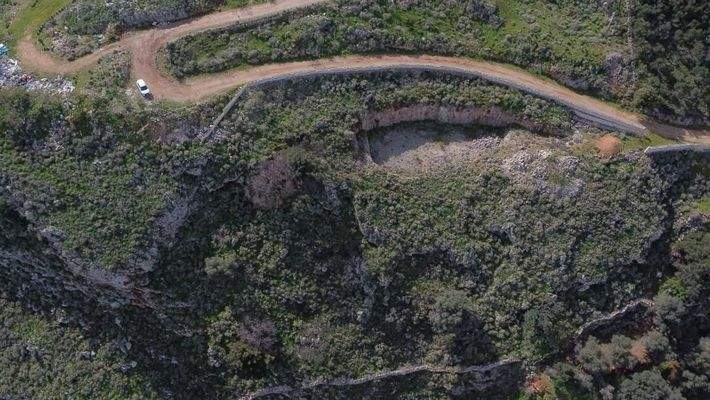 Kreta, Malaxa: Grundstück mit Blick auf Meer und Stadt zu verkaufen