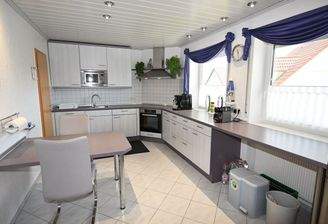 Küche mit Speisekammer