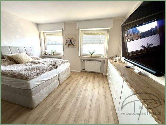 Schlafzimmer OG links