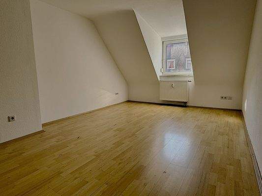 Leerer Dachgeschossraum