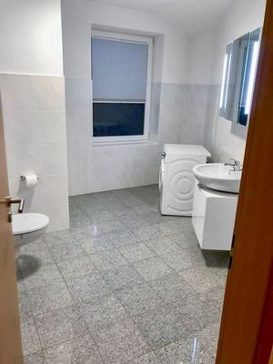 Badezimmer Wohnung Halle 1