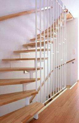 Treppe mit massiven Holzstufen