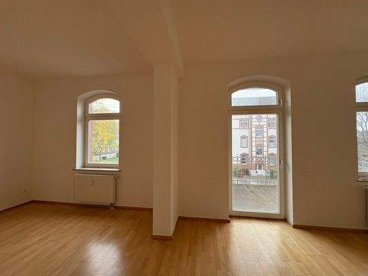 Wohnbereich mit Balkon 1