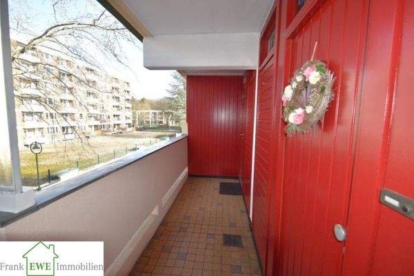 Laubengang; Wohn- und Geschäftshaus zum Kauf in Düsseldorf Garath, Frank Ewe Immobilienmakler Düsseldorf Hassels