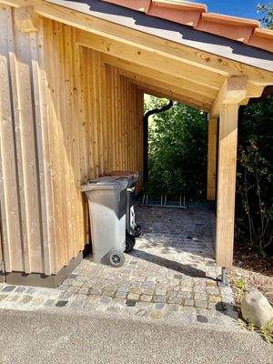 Fahrrad-/Mülltonnenstellplatz