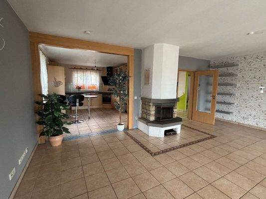 großes Wohn/- Esszimmer mit offener Küche