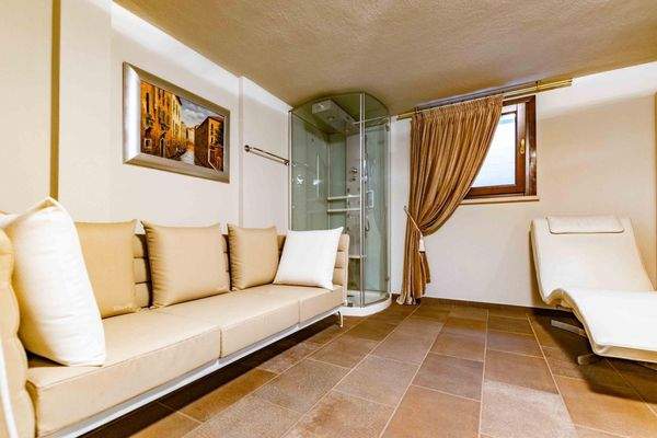 Luxusvilla-am-gardasee-kaufe_villa-am-gardasee-kaufen-haus-am-gardasee-kaufen_exklusive-Villa-am-gardasee_luxus-villa_luxusvilla-am-gardasee_villa-mit-panorama_villa-in-desenzano_comprare-villa-lago-di-garda_vendere-villa-lago-del-garda_Villa-di-lusso_Lag